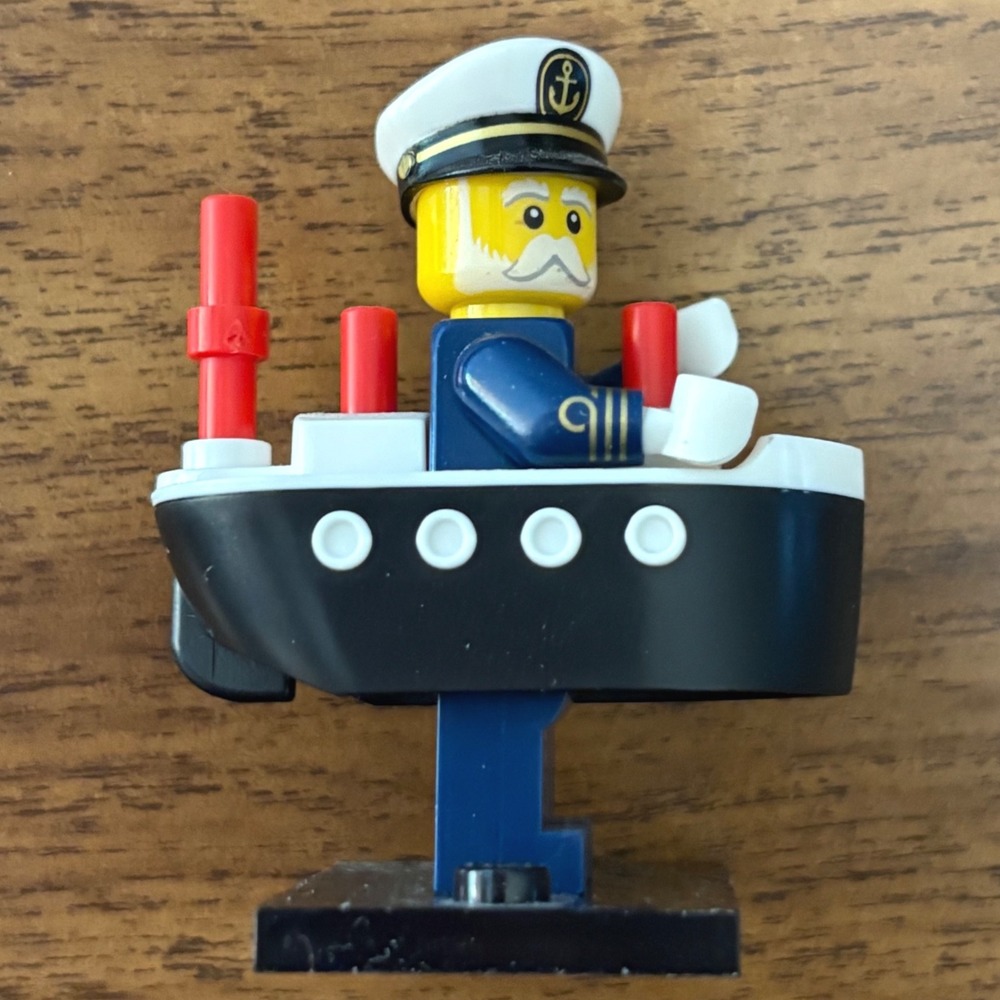 LEGO Steamboat Captain Minifigure Ferry Tugboat 71021 col18-11 Boat Accessory